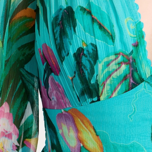 Palm Royale Perfection Rococo Sand Deep V Maxi Dress XS Worn Once - Picture 4 of 8